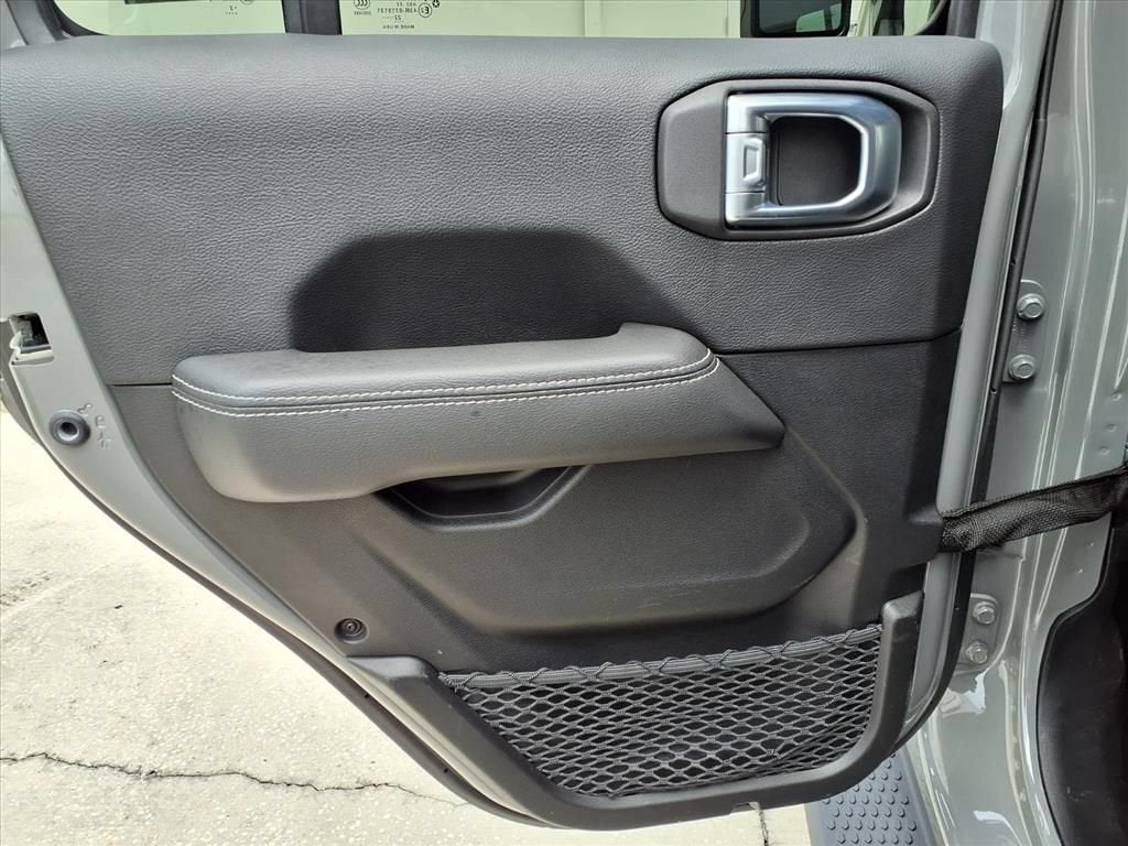 2023 Jeep Wrangler 4-Door Sahara - Photo 19
