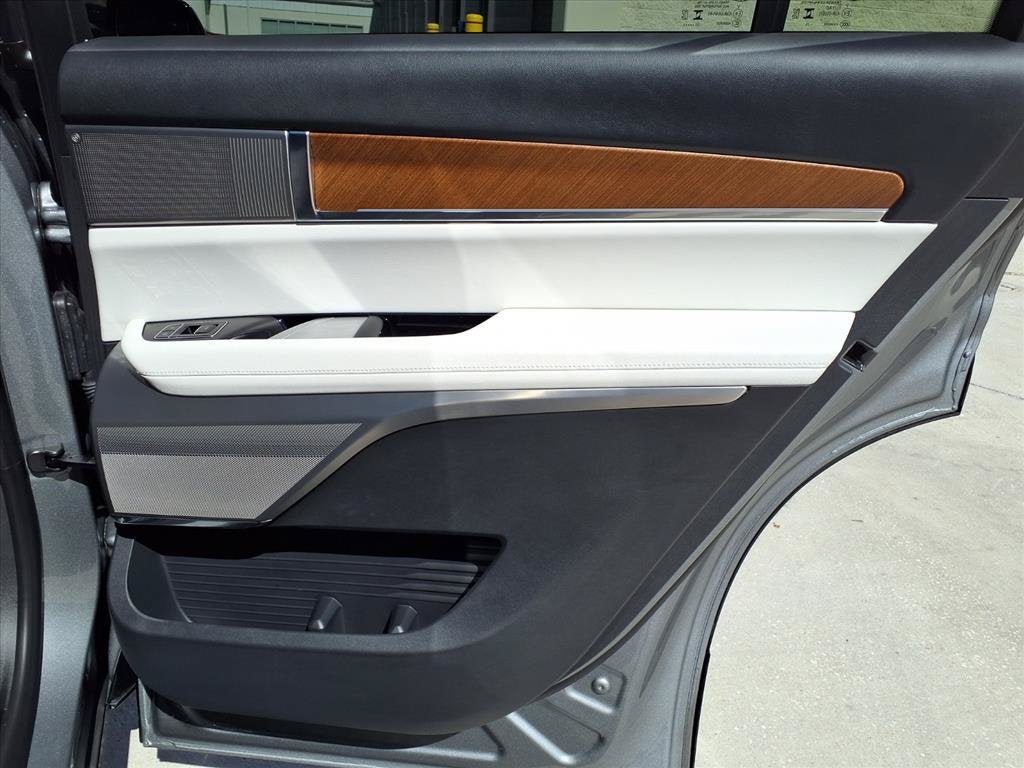 2026 Cadillac VISTIQ Sport - Photo 11