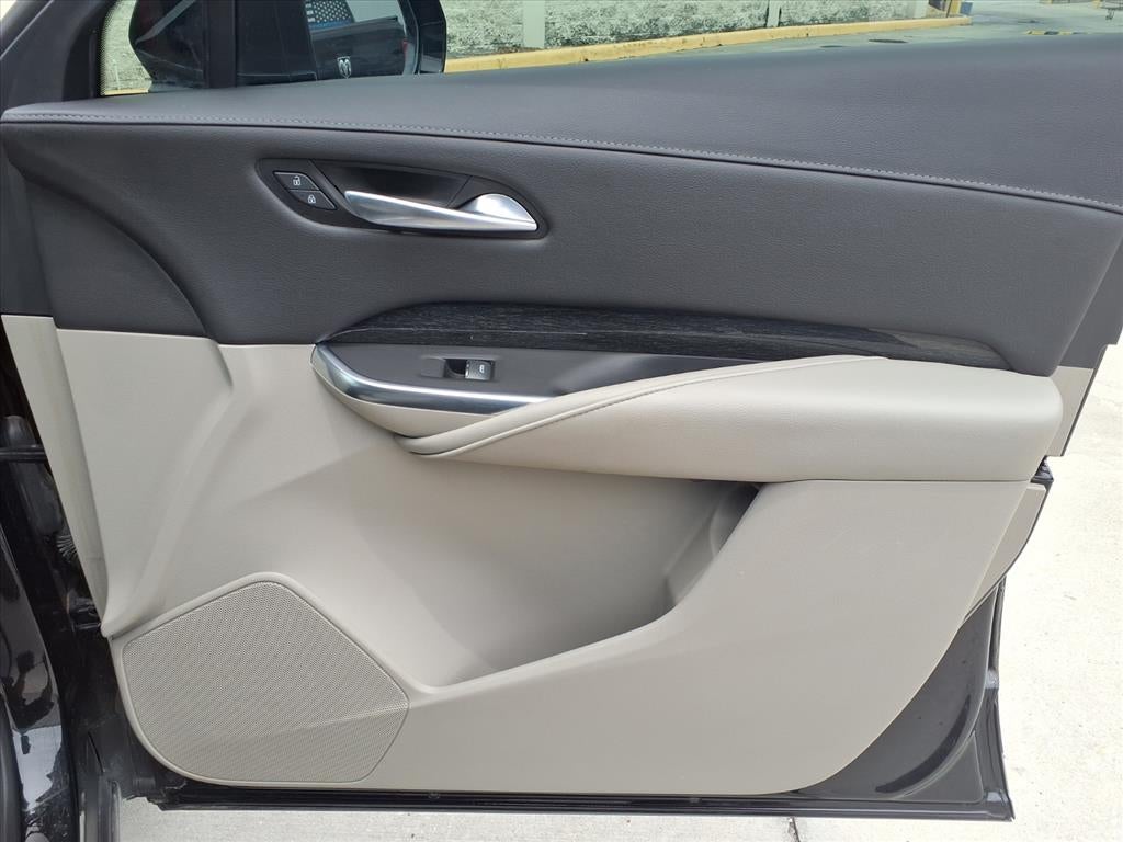 2022 Cadillac XT4 Premium Luxury