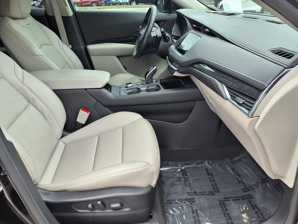 2022 Cadillac XT4 Premium Luxury