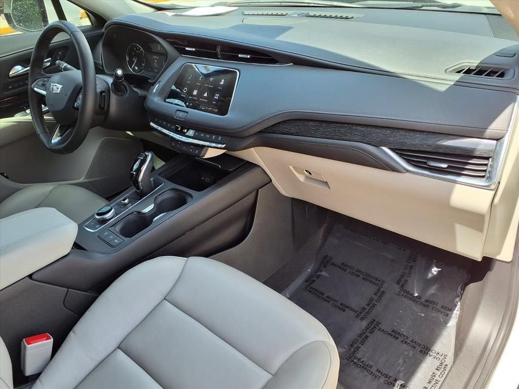 2023 Cadillac XT4 Premium Luxury