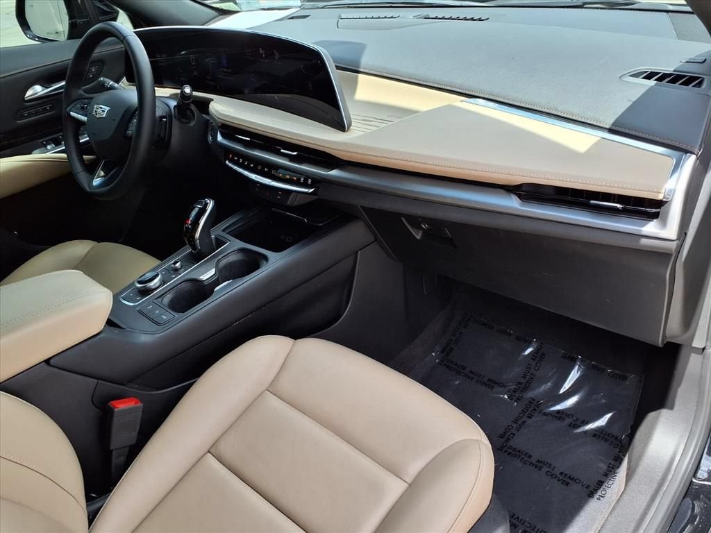 2024 Cadillac XT4 Premium Luxury