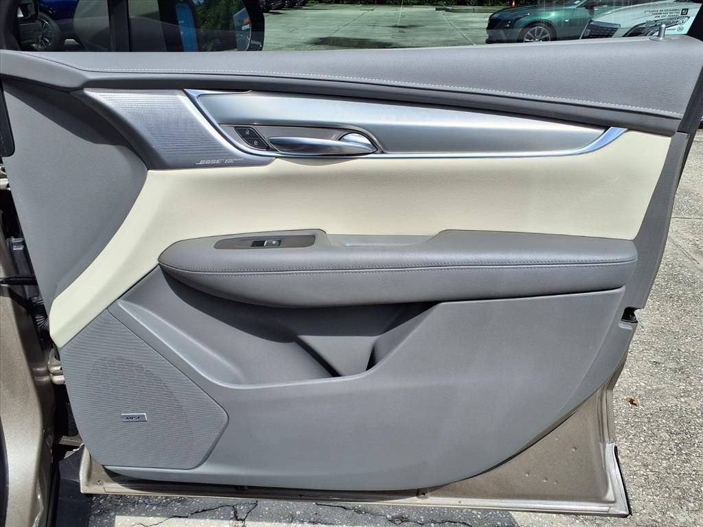 2022 Cadillac XT5 FWD Premium Luxury