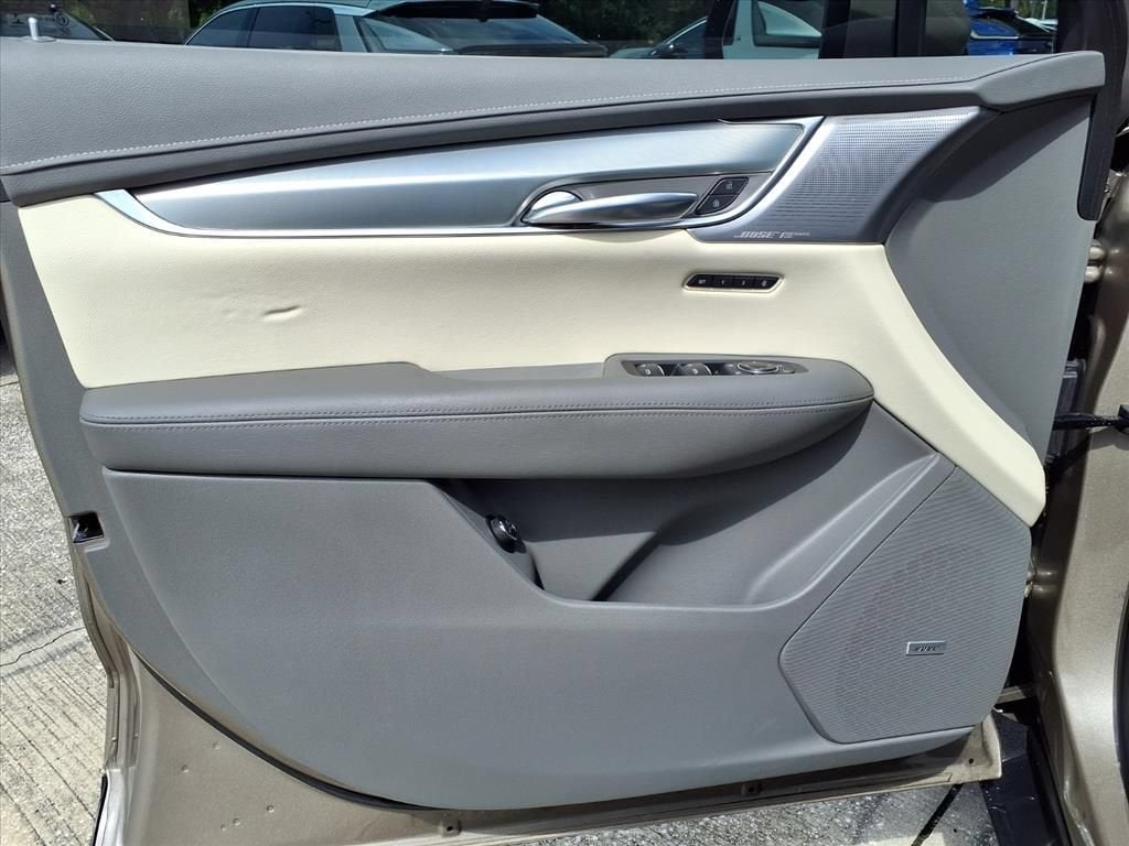 2022 Cadillac XT5 FWD Premium Luxury