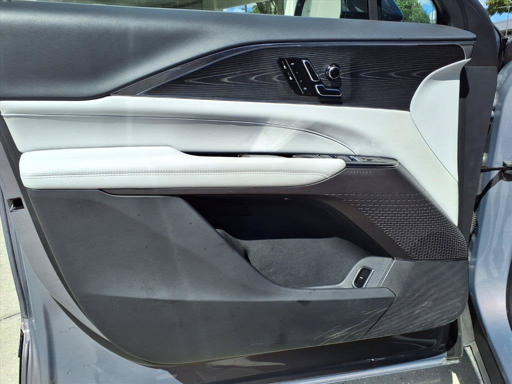 2024 Cadillac LYRIQ Luxury 1