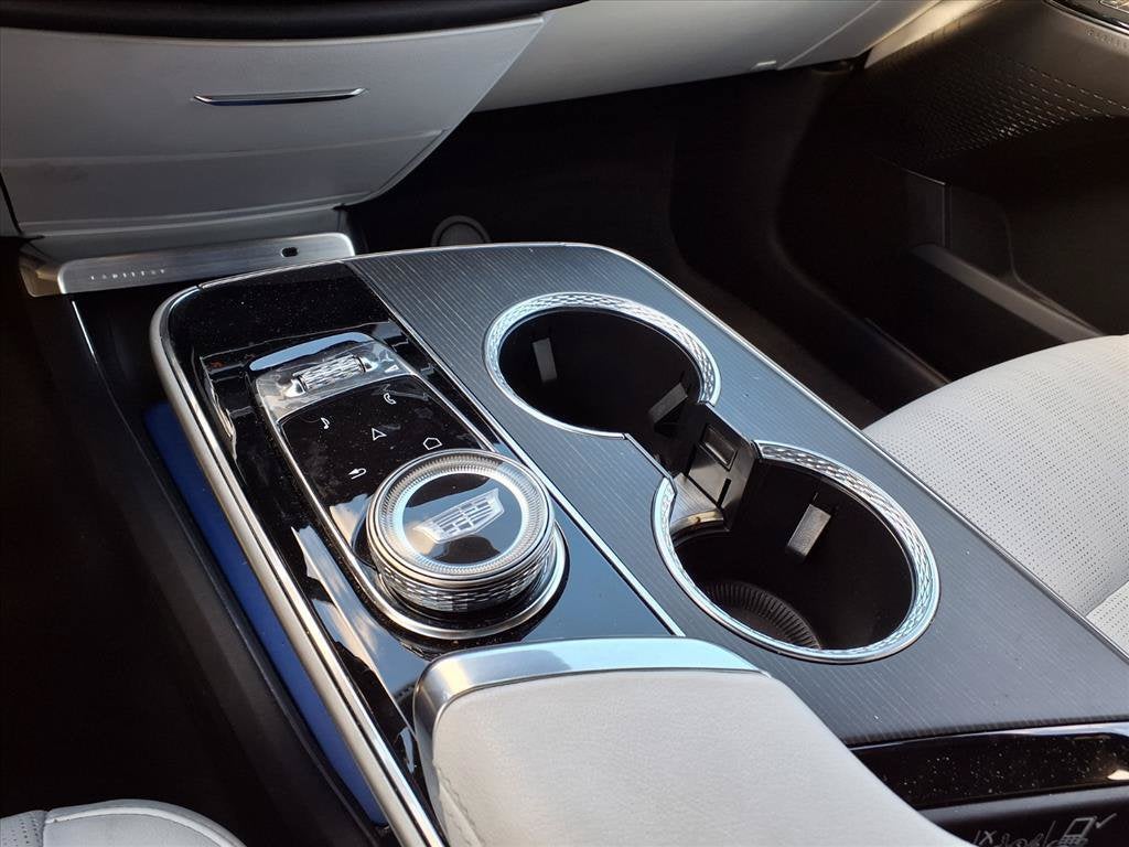2024 Cadillac LYRIQ Luxury 1