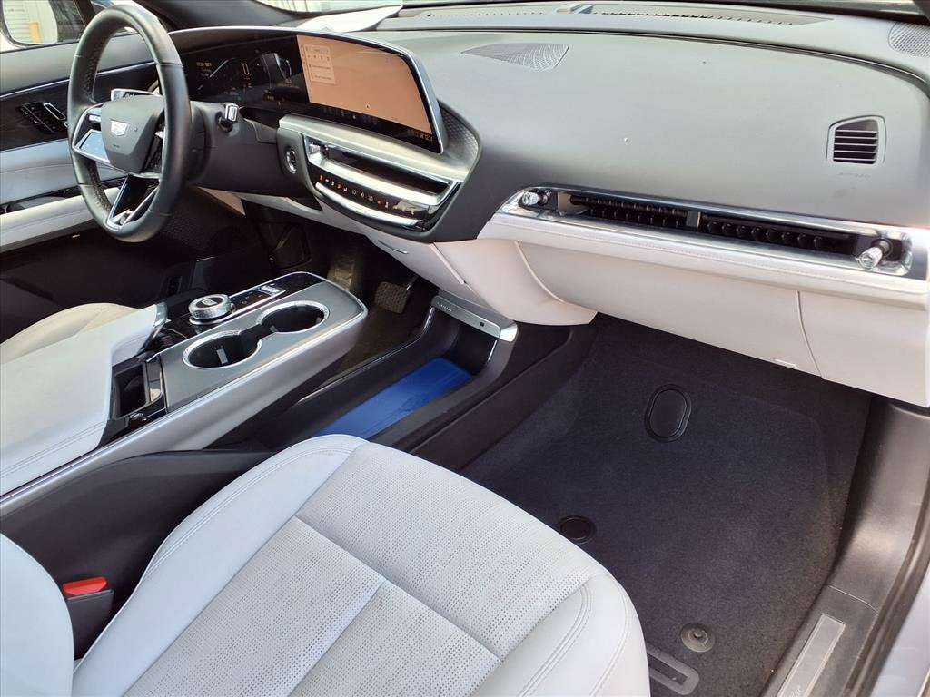 2024 Cadillac LYRIQ Luxury 1