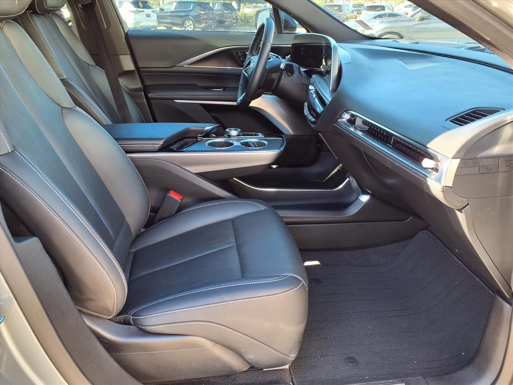 2024 Cadillac LYRIQ Luxury 3