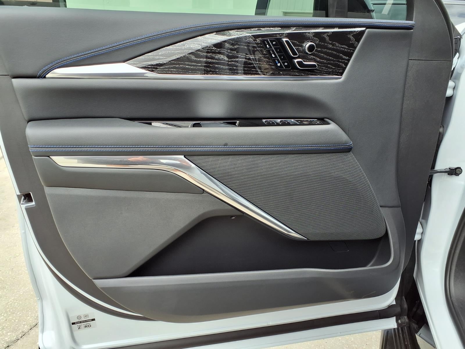 2026 Cadillac ESCALADE IQL Sport