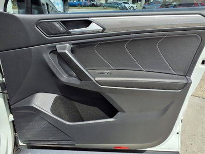 2023 Volkswagen Tiguan SE R-Line Black