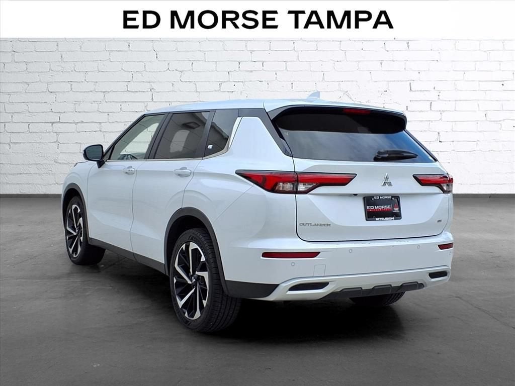 2024 Mitsubishi Outlander SE