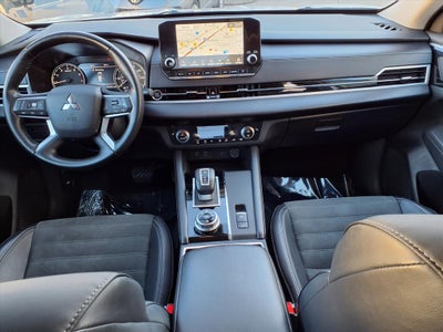 2024 Mitsubishi Outlander SE