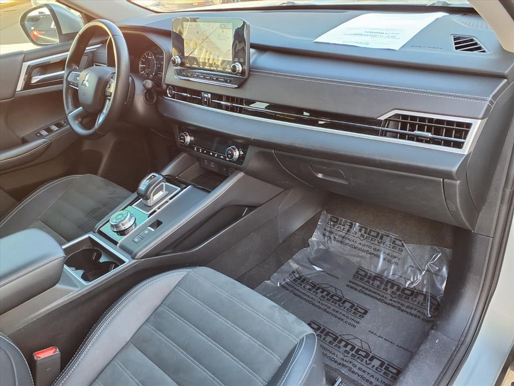 2024 Mitsubishi Outlander SE