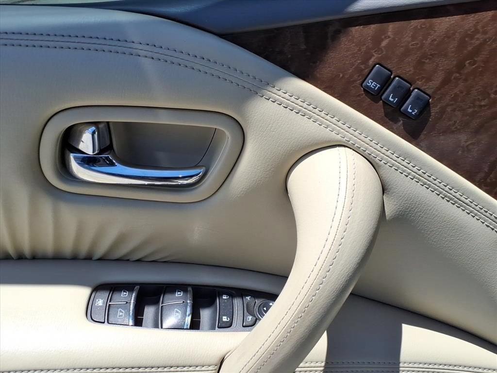 2017 INFINITI QX80 NA