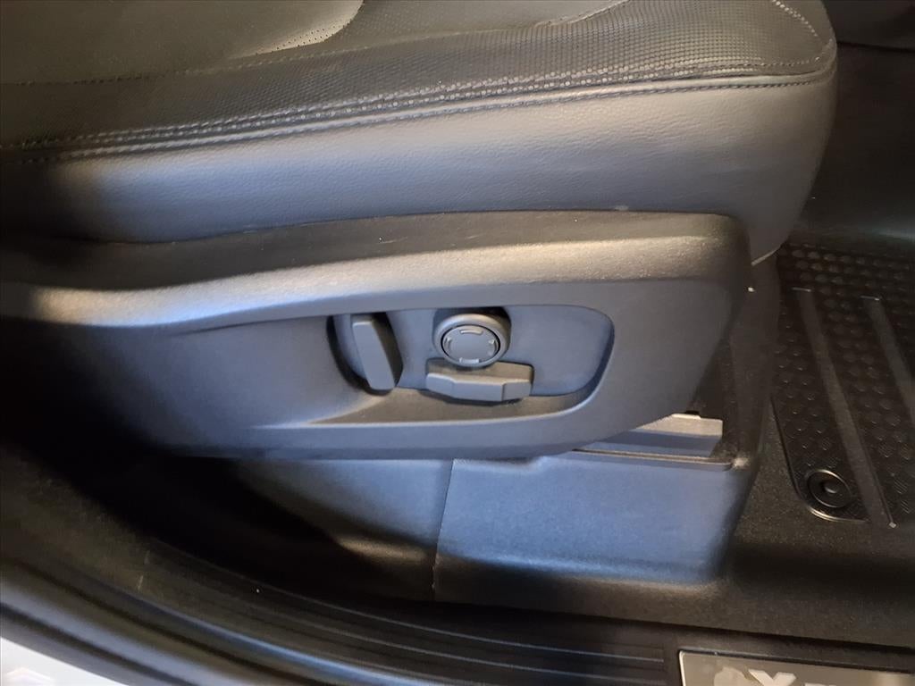 2024 Land Rover Defender X-Dynamic SE