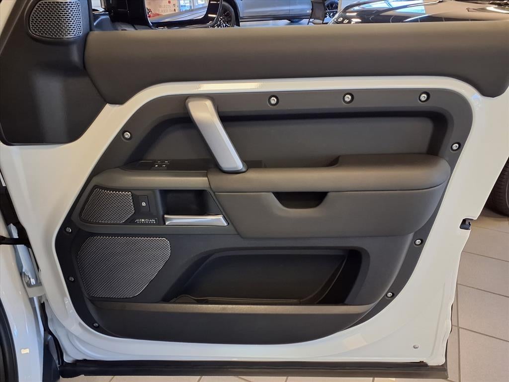 2024 Land Rover Defender X-Dynamic SE