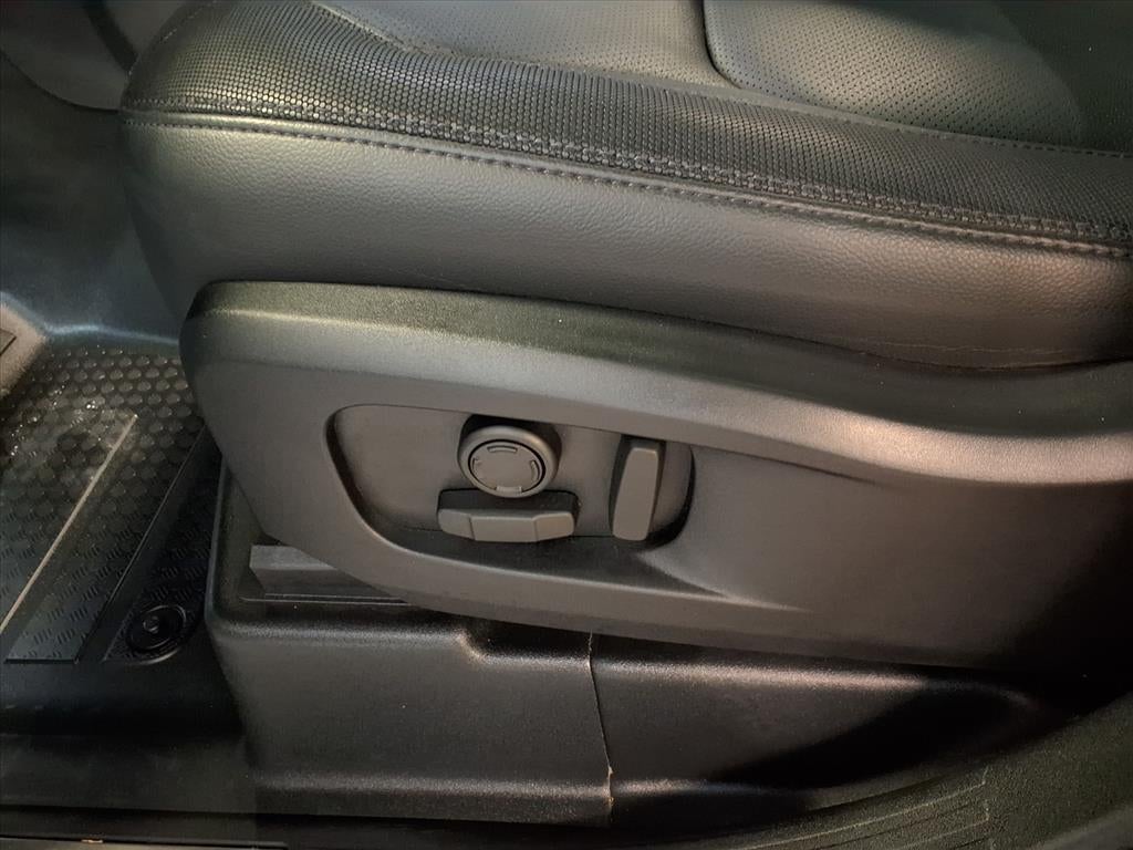 2024 Land Rover Defender X-Dynamic SE