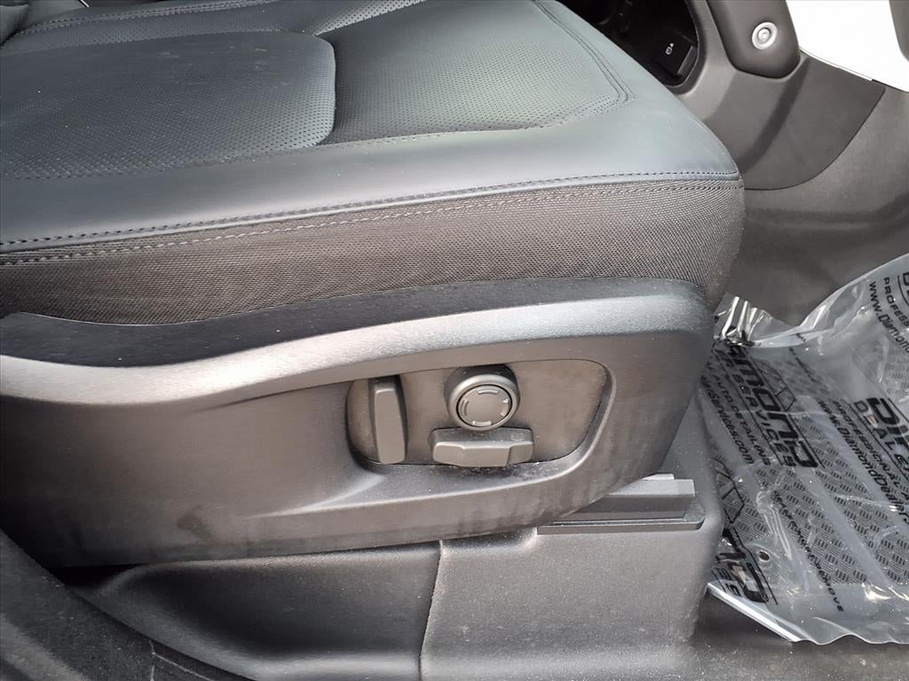 2025 Land Rover Defender S