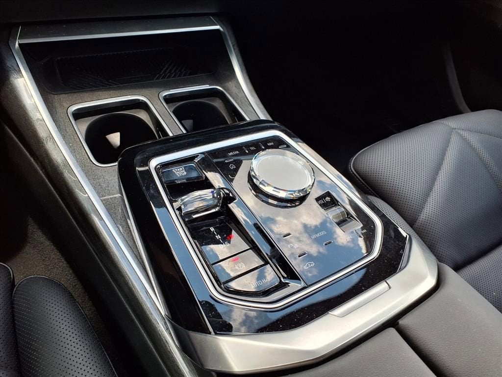 2023 BMW 7 Series 740i