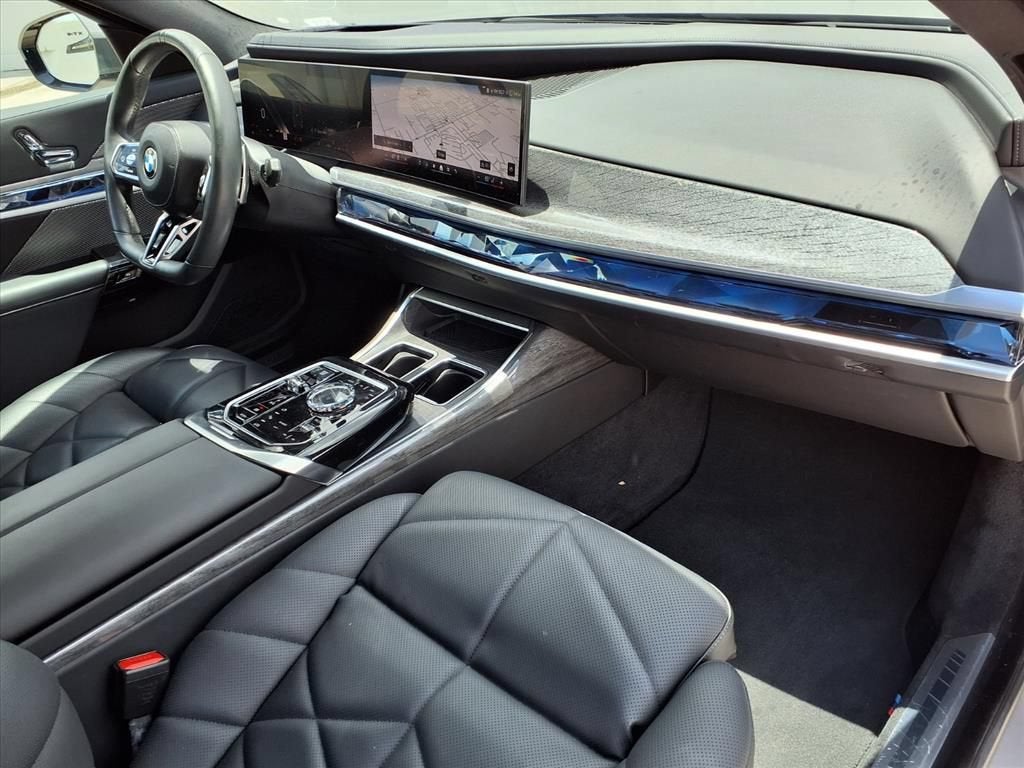 2023 BMW 7 Series 740i