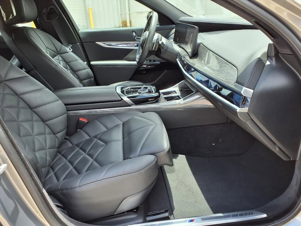 2023 BMW 7 Series 740i