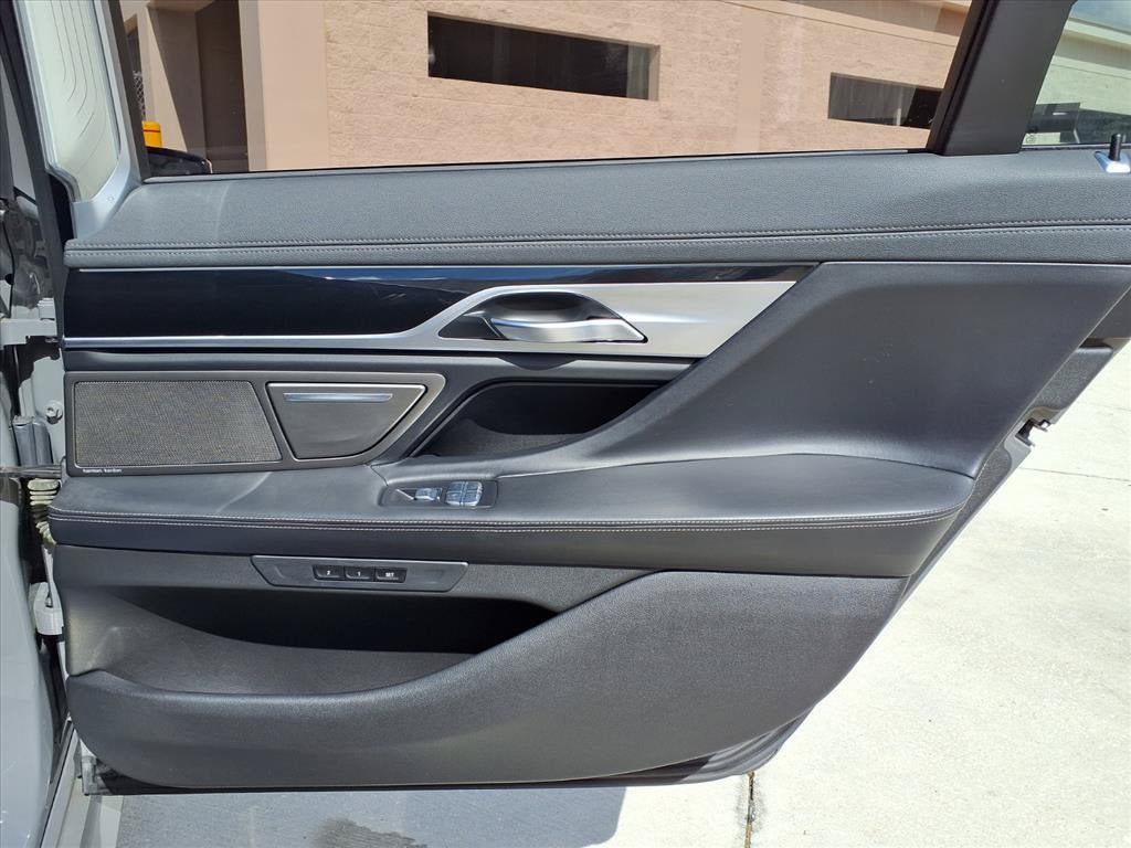 2022 BMW 7 Series 740i