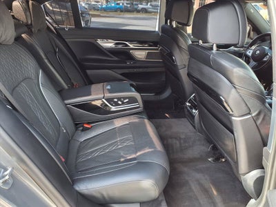 2022 BMW 7 Series 740i