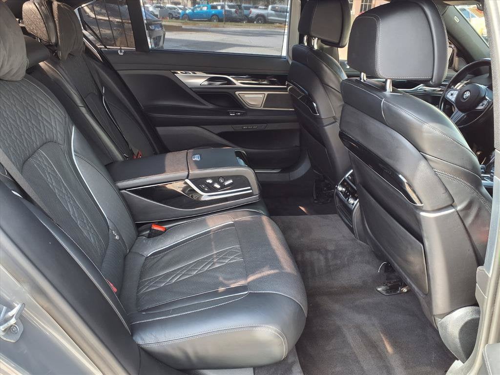 2022 BMW 7 Series 740i