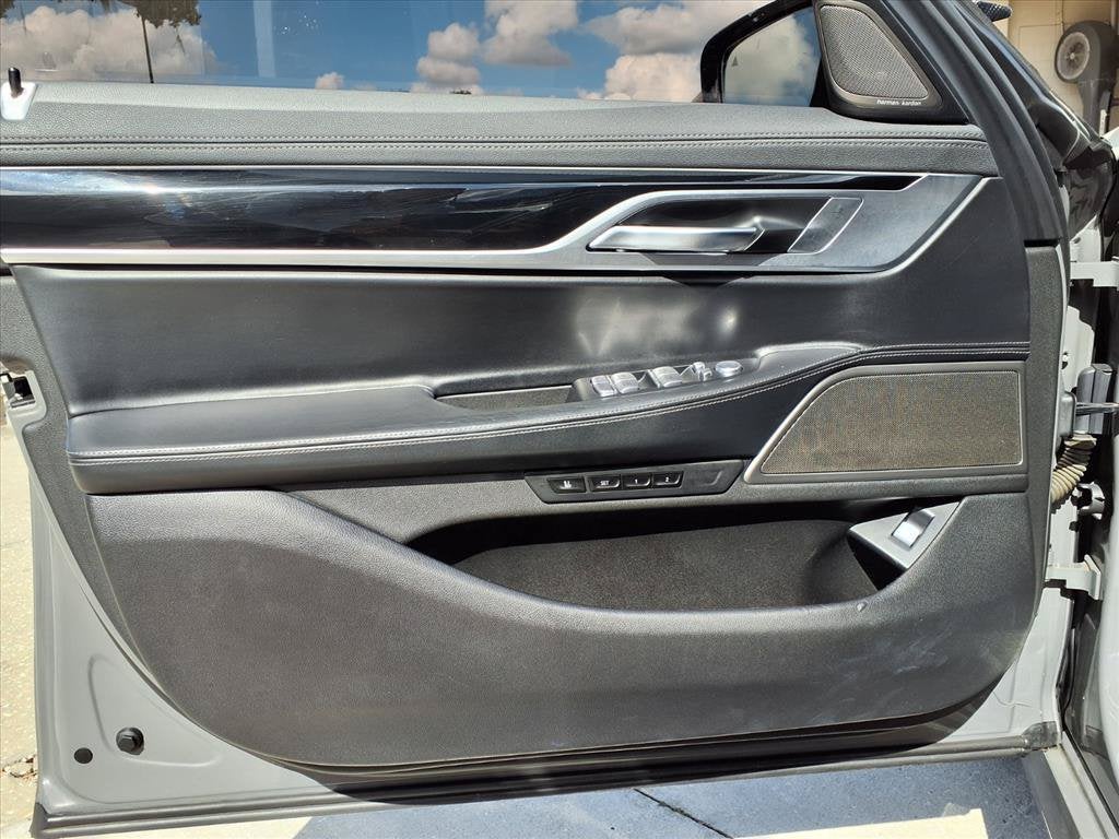 2022 BMW 7 Series 740i
