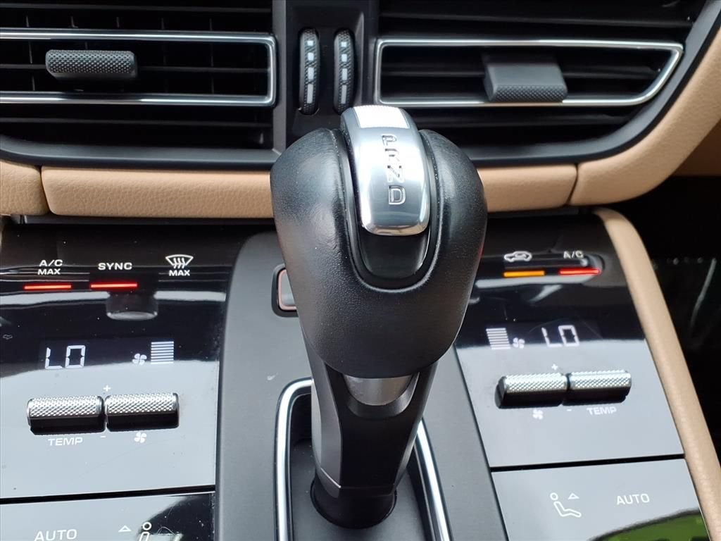 2023 Porsche Macan T