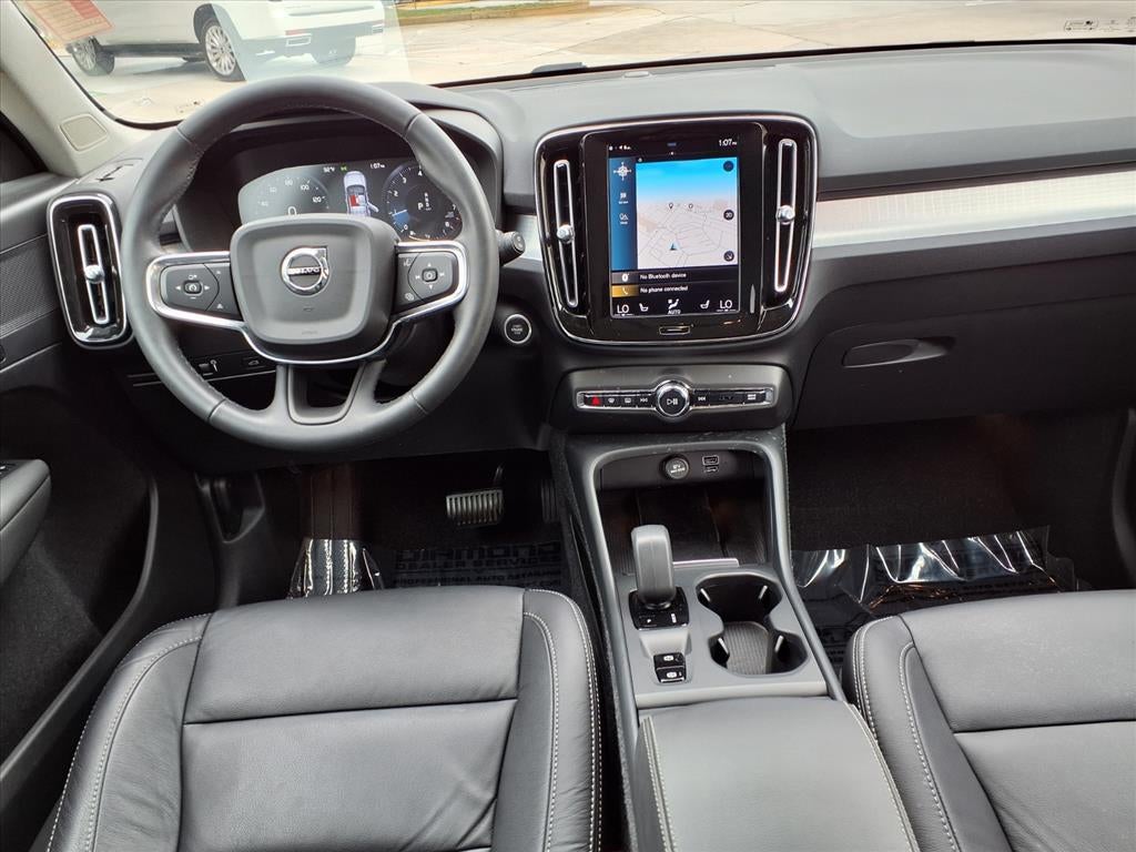 2022 Volvo XC40 Momentum