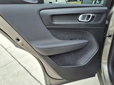 2022 Volvo XC40 Momentum