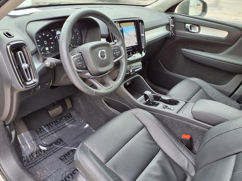 2022 Volvo XC40 Momentum