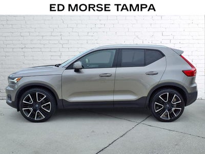 2022 Volvo XC40 Momentum