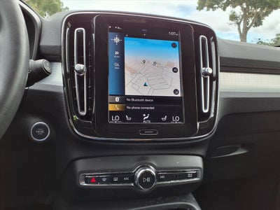 2022 Volvo XC40 Momentum