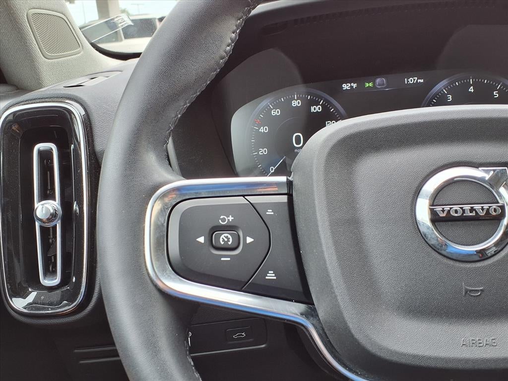 2022 Volvo XC40 Momentum