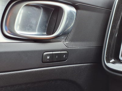 2022 Volvo XC40 Momentum