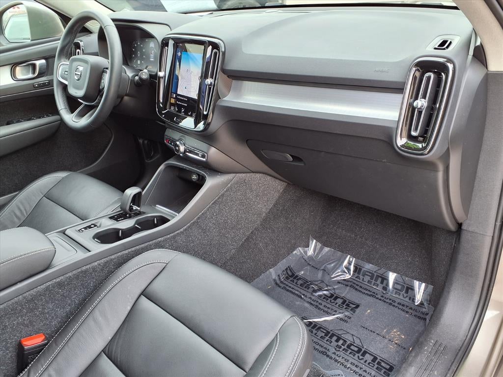 2022 Volvo XC40 Momentum