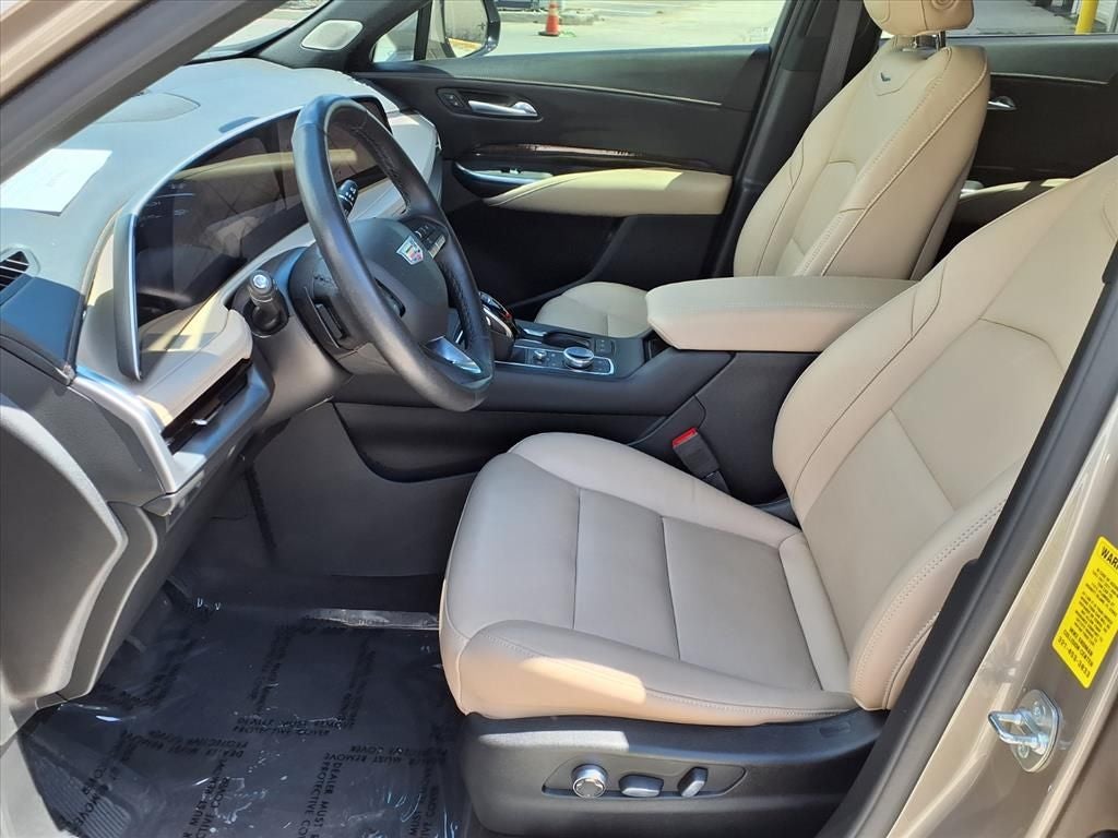 2025 Cadillac XT4 Premium Luxury