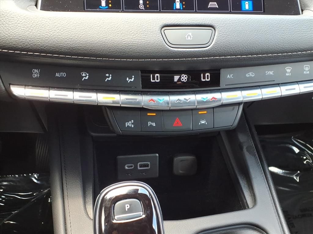 2022 Cadillac XT4 Premium Luxury