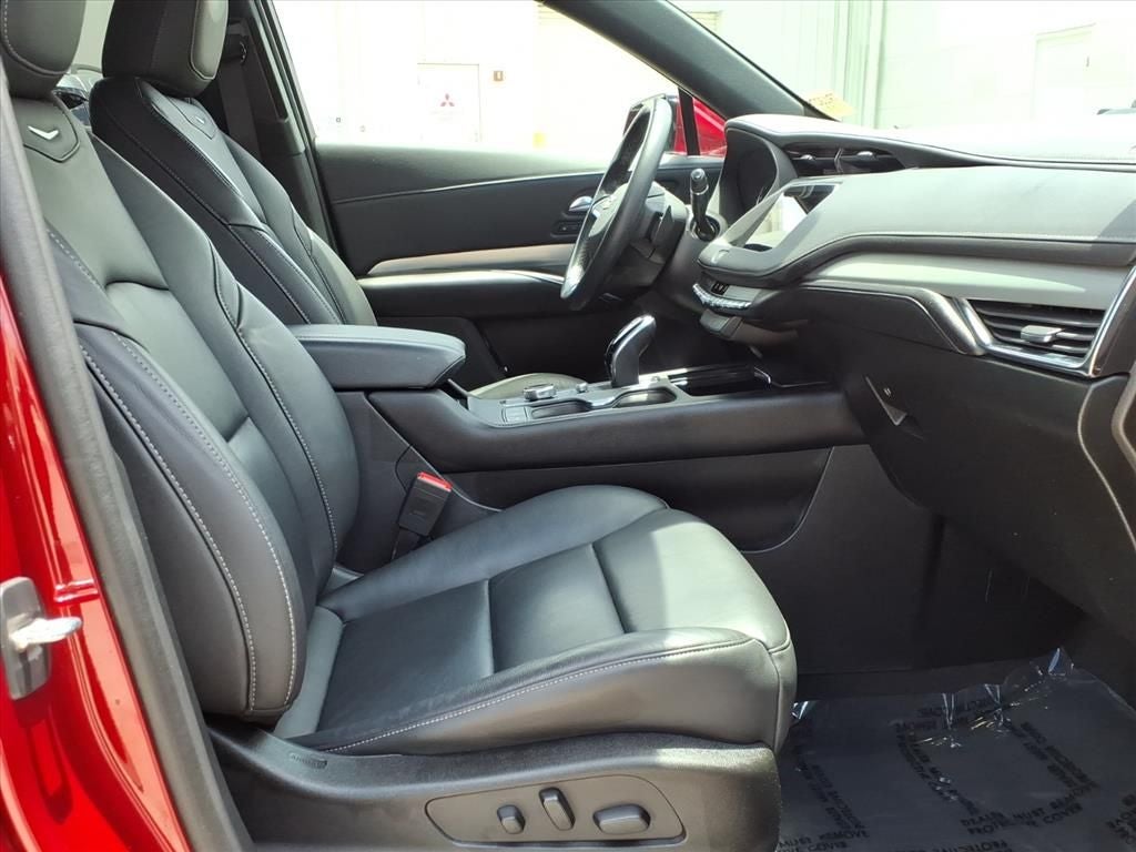 2022 Cadillac XT4 Premium Luxury