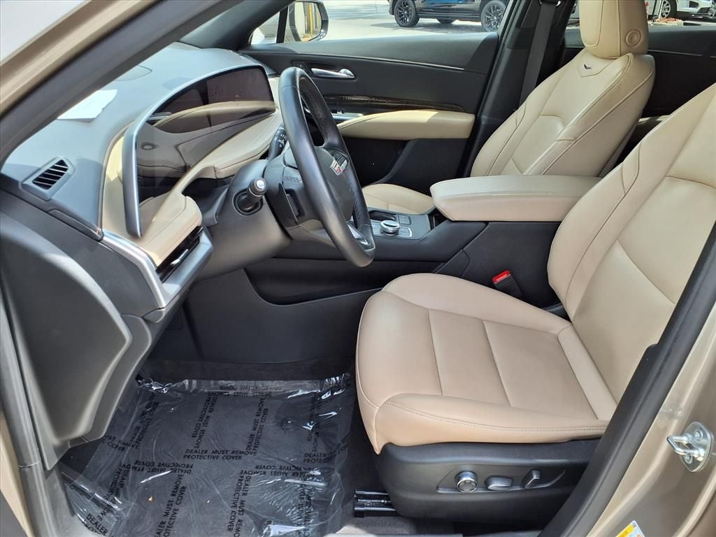 2025 Cadillac XT4 Premium Luxury