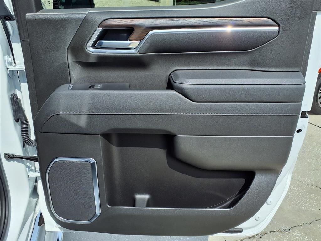 2025 GMC Sierra 1500 SLT - Photo 13
