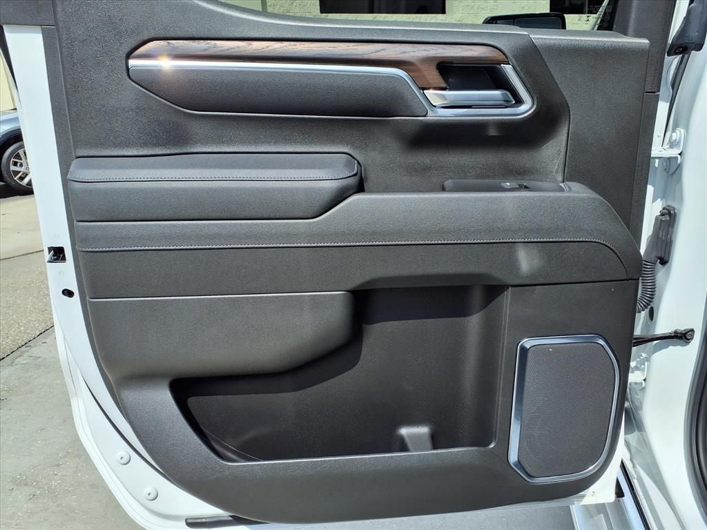 2025 GMC Sierra 1500 SLT - Photo 18
