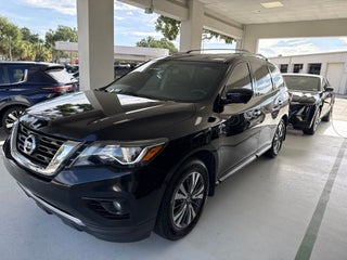 2017 Nissan Pathfinder SL