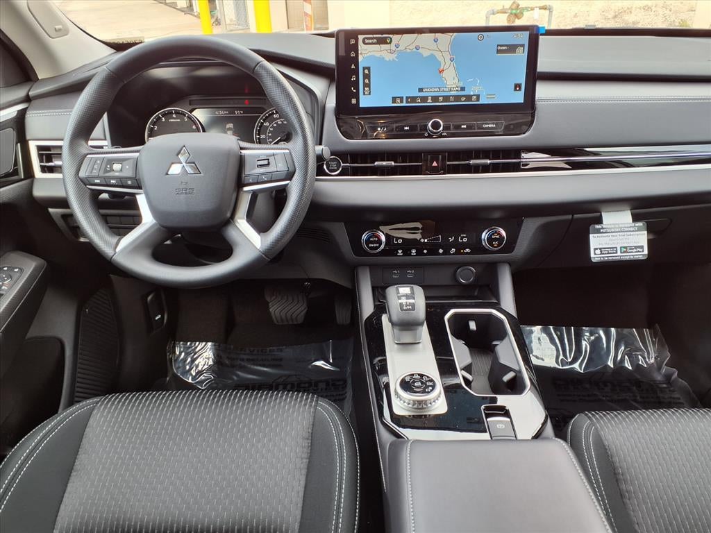 2025 Mitsubishi Outlander ES