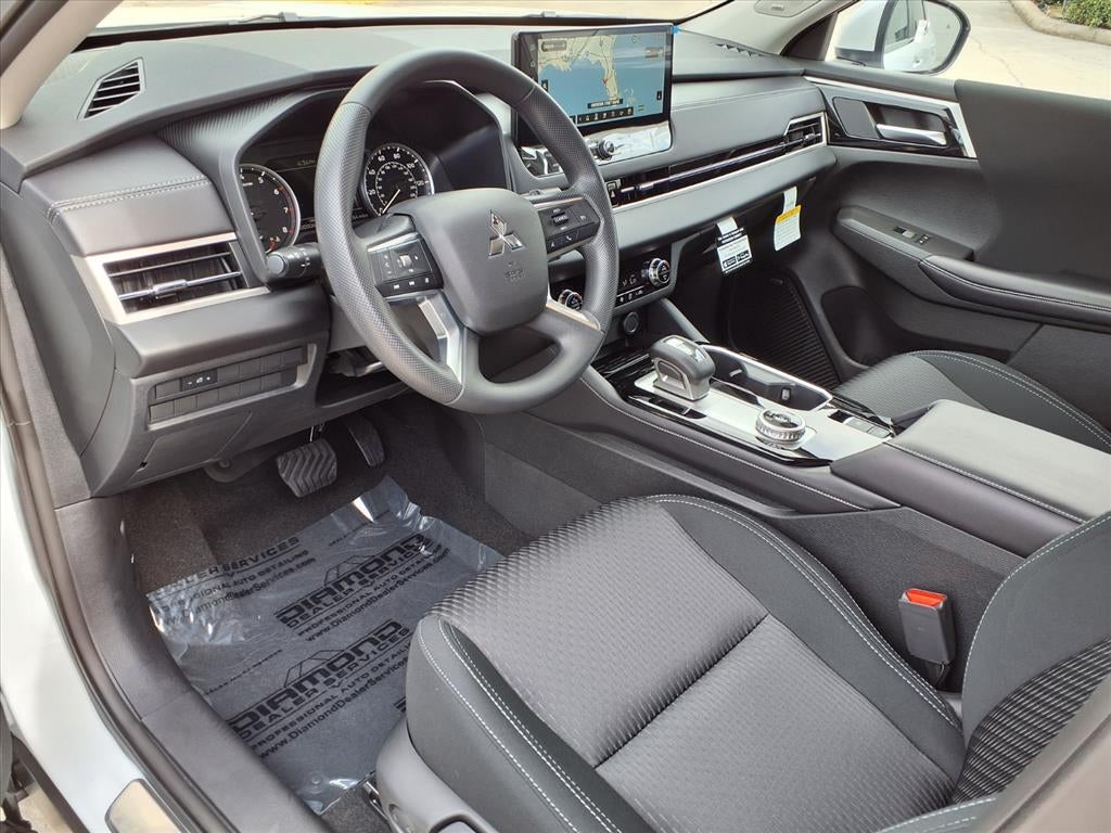 2025 Mitsubishi Outlander ES