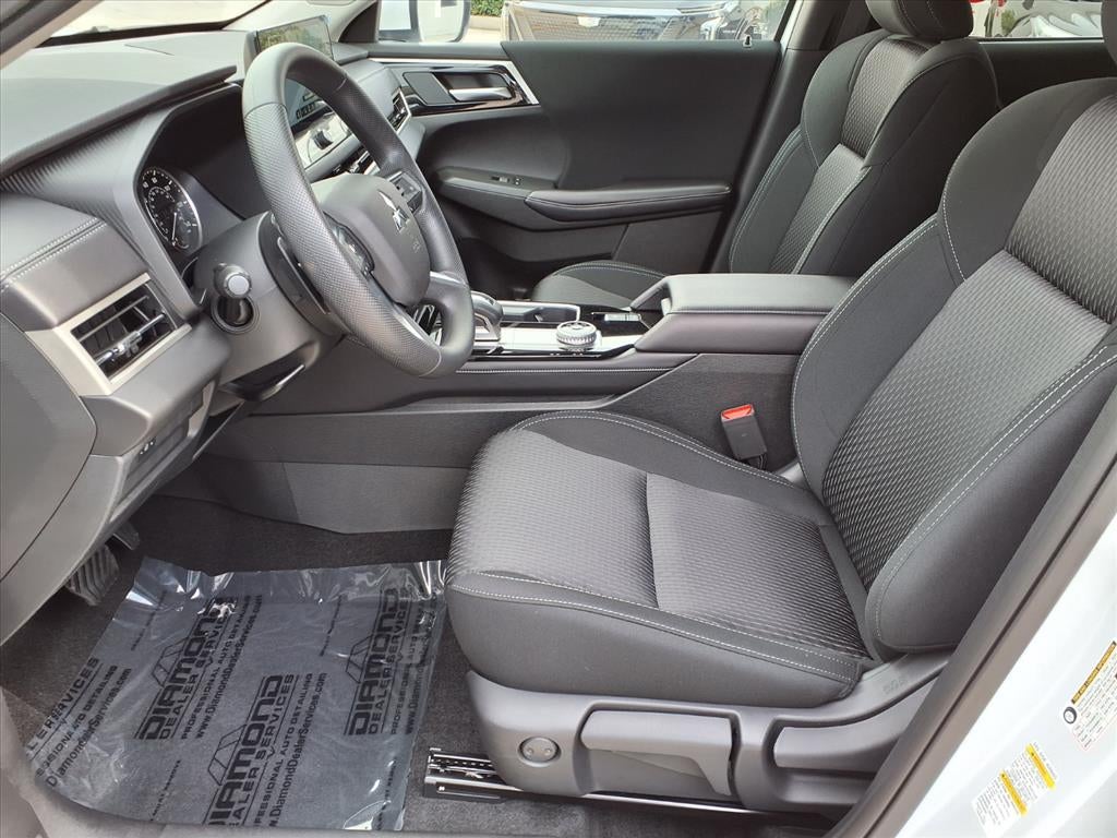 2025 Mitsubishi Outlander ES