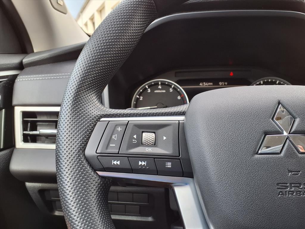 2025 Mitsubishi Outlander ES