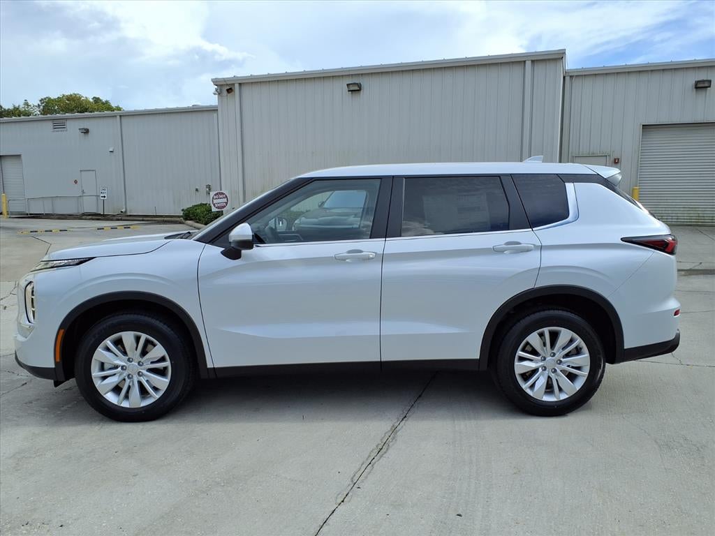 2025 Mitsubishi Outlander ES